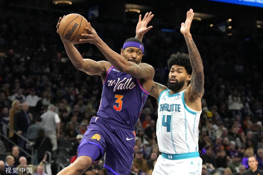 年轻队员在 年轻队员在